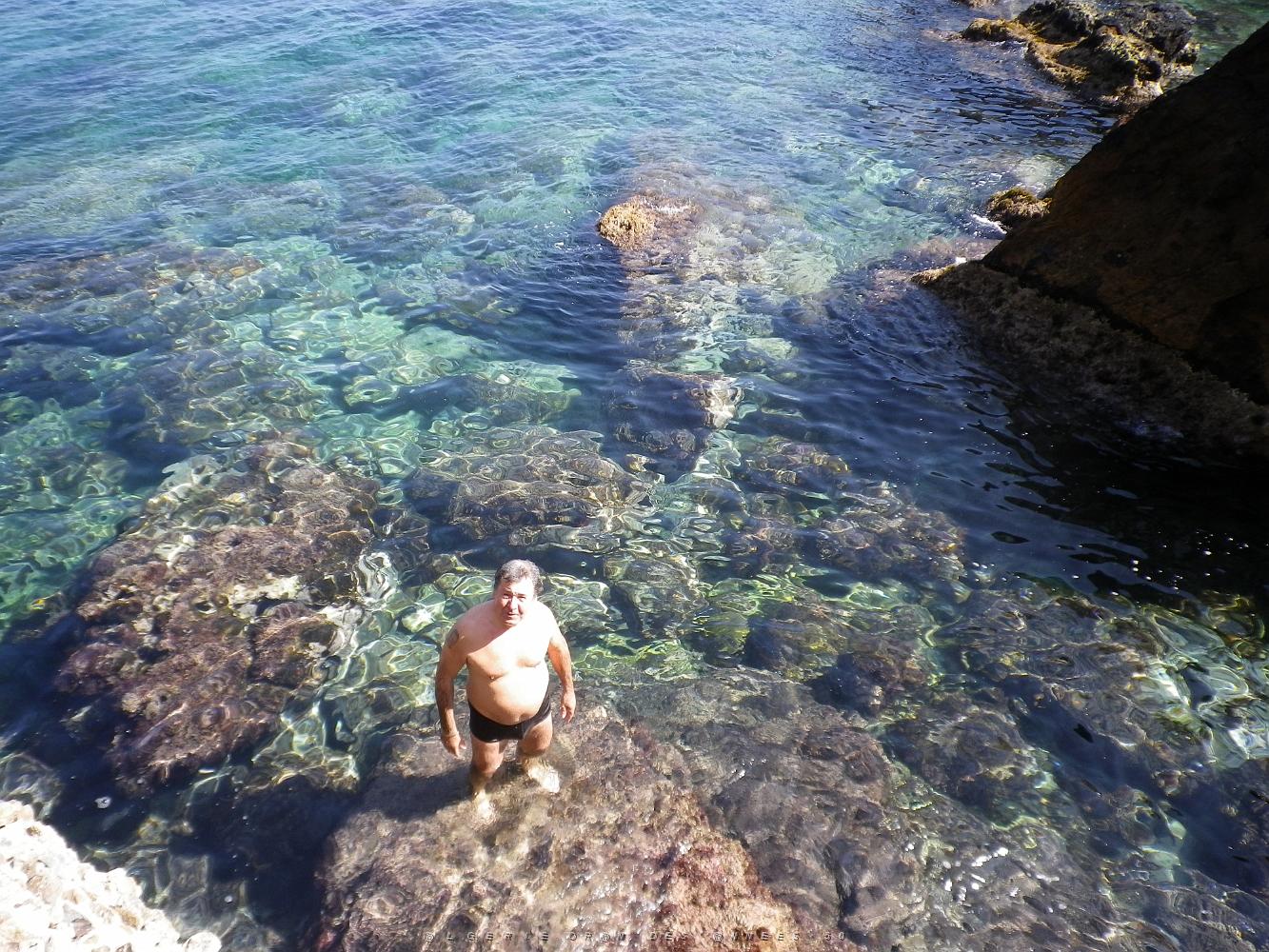 1718 mon bain au ROCHER DE LA VIEILLE SUR LA CORNICHE ORANAISE.JPG